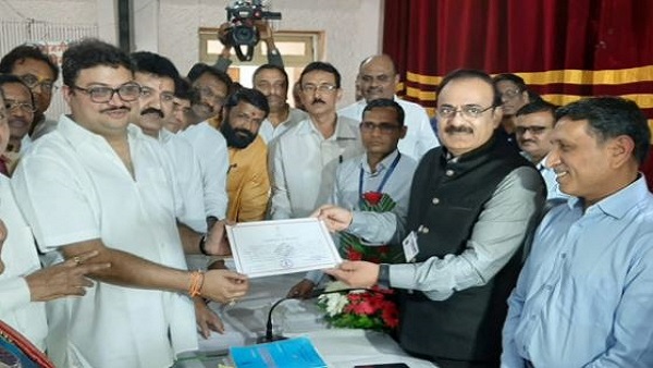 कांग्रेस नेता सतीश चतुर्वेदी के बेटे हैं दुष्यंत