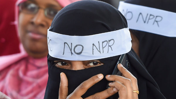 पाकिस्तान ने अल्पसंख्यकों के साथ क्या किया ?