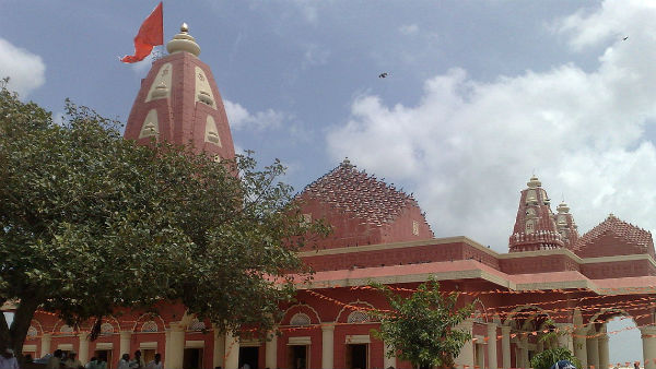 मंदिरों में विशेष पूजा-अर्चना 