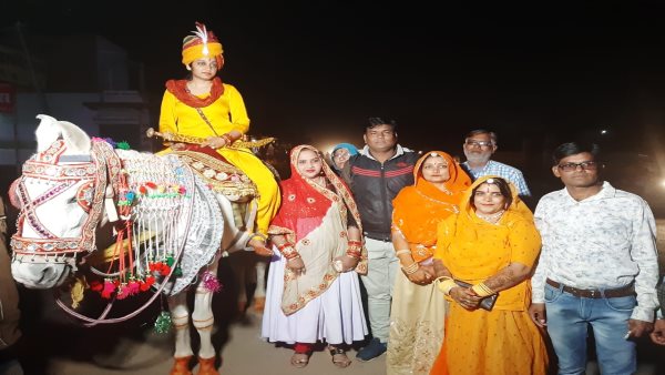  देर रात तक निकली ​बिंदोरी 