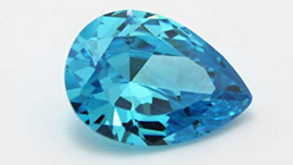 एक्वामरीन स्टोन हल्के नीले रंग का होता है ...