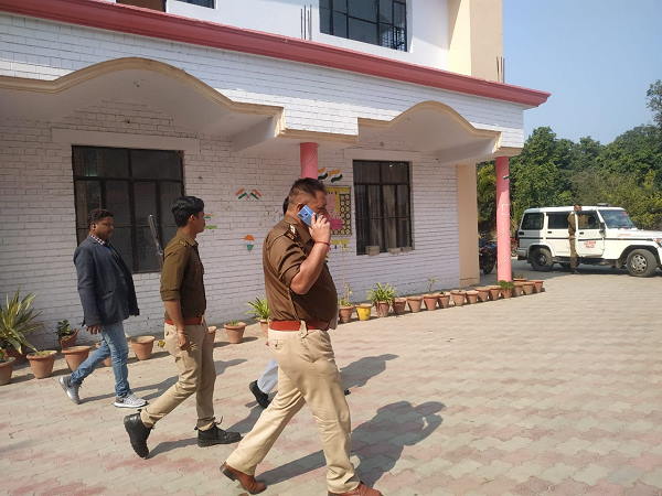 वह पढ़ाई में कमजोर था, झगड़ालू भी था