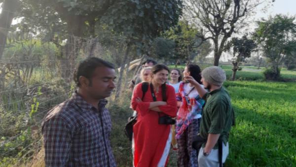  घर पर बनाने लगी रोटी