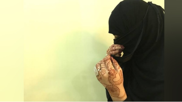 पति ने बनाया ससुर के साथ हमबिस्तर होने का दबाव पति ने बनाया ससुर के साथ हमबिस्तर होने का दबाव