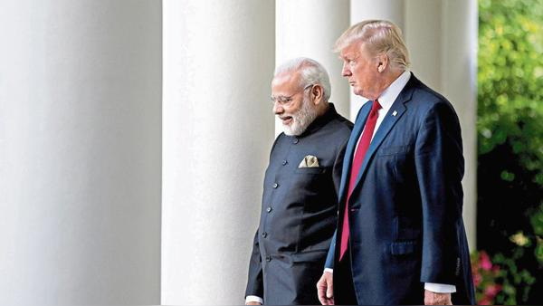 पुलिस जवान और सुरक्षाबलों की रिहर्सल जारी