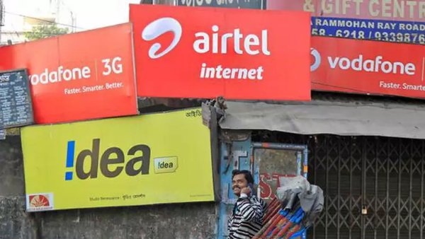 टेलीकॉम कंपनियों के खिलाफ अवमानना का नोटिस