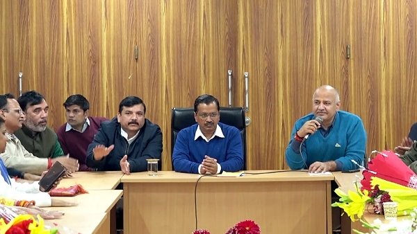 केजरीवाल के साथ कैबिनेट भी लेगी शपथ