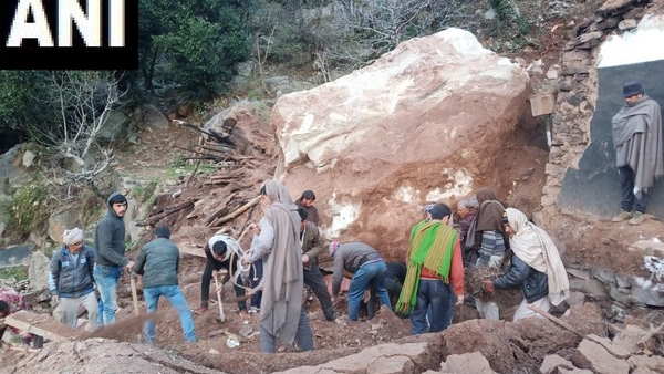 jammu kashmir udhampur four people dead and after boulder hit on house jammu kashmir udhampur four people dead and after boulder hit on house