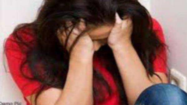 युवती के साथ किया ओरल सेक्स