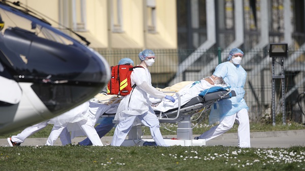 पानी पीना कोरोना वायरस के संक्रमण को नहीं रोकता है- WHO