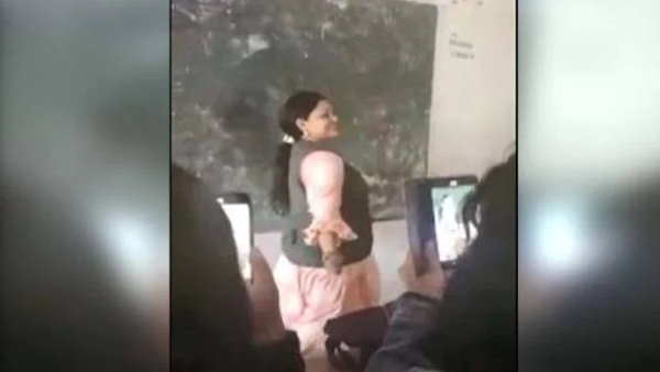 हेड टीचर ने किया डांस