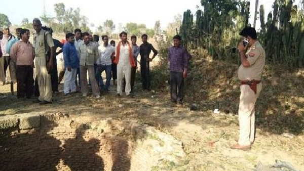 पुलिस कर रही है आरोपित महिला की तलाश