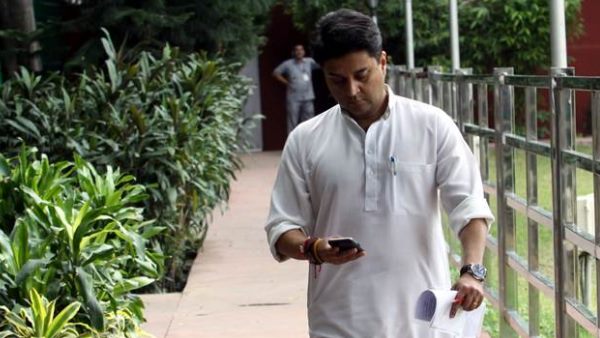 मुश्किल में कमलनाथ सरकार 