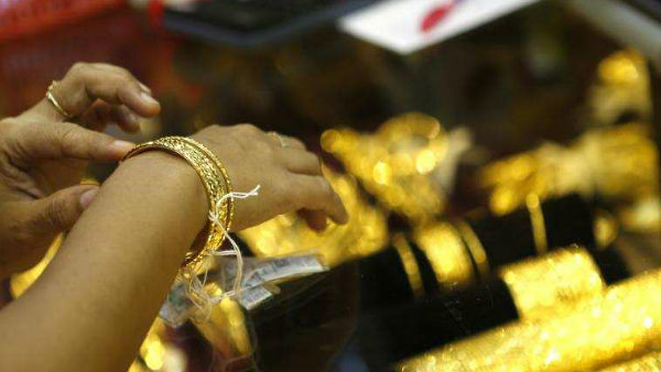  सोने की कीमत में लगातार गिरावट 