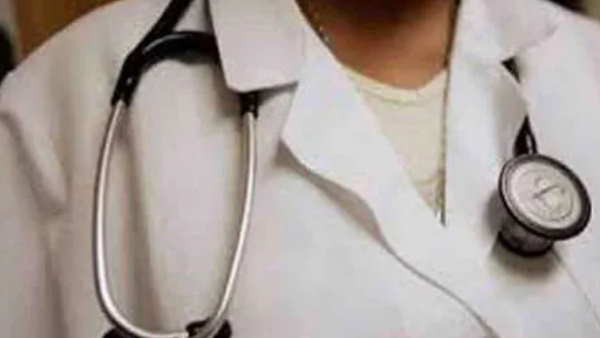 टीम पर थूकने की कोशिश