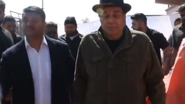 सील लगाकर नोटिस चस्पाया