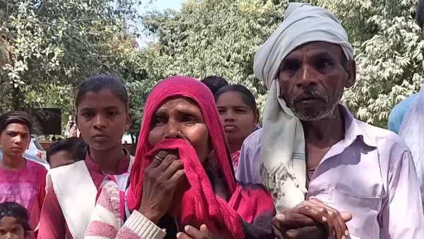 मंत्री के पास पहुंची मां