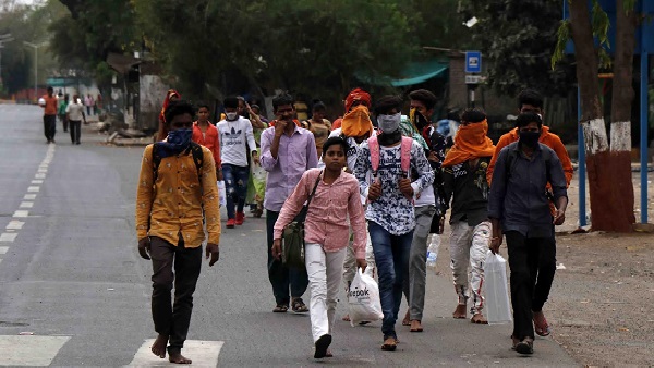 प्रवासी मजदूर पलायन को मजबूर