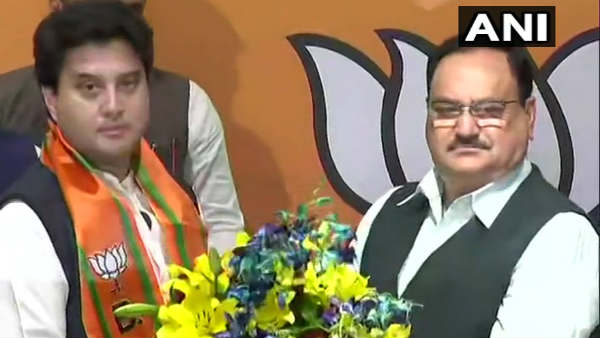 सिंधिया ने साधा कमलनाथ सरकार पर निशाना 