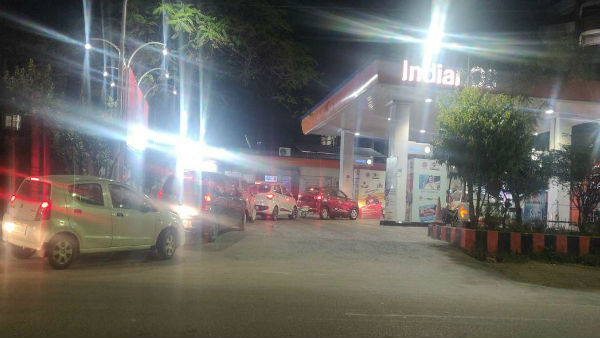  Full Lockdown in India announced by PM Modi, People rush for Panic buying, Crowd in market