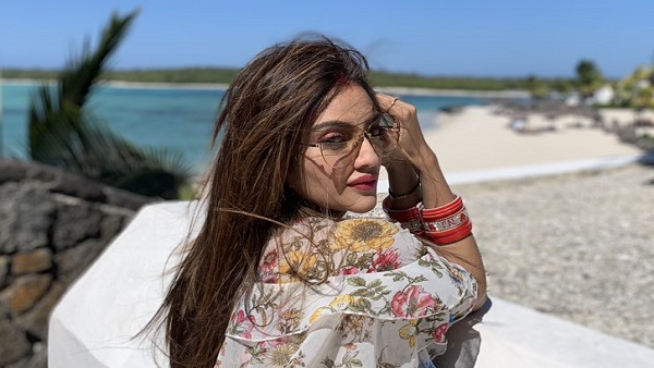 लोगों ने कहा-प्लीज पानी ना वेस्ट करें नुसरत 