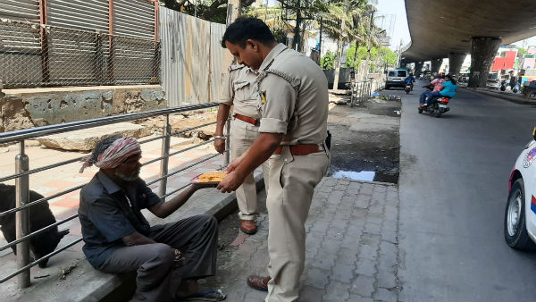 Bengaluru city Police provide food to needy during lockdown Coronavirus