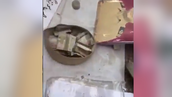 भीख मांगने को मजबूर हुआ बुजुर्ग भीख मांगने को मजबूर हुआ बुजुर्ग