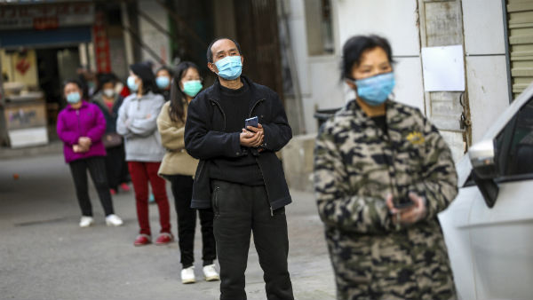 दुनिया चुका रही है कीमत 