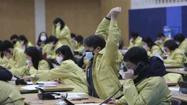 बिना मोबाइल कोई काम नहीं कर सकते हैं चीनी नागरिक बिना मोबाइल कोई काम नहीं कर सकते हैं चीनी नागरिक