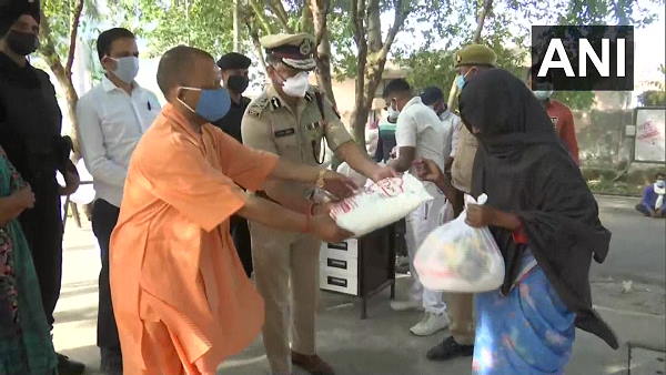 जिलाधिकारी और मुख्य चिकित्साधिकारी को डांटा