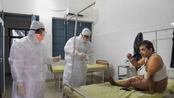 4000 लोगों को कड़ी निगरानी में रखा गया