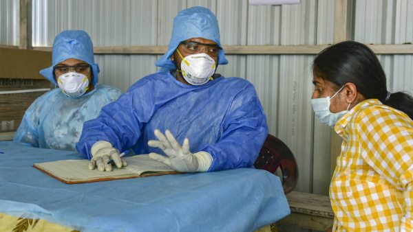 डॉक्टरों और अधिकारियों की सलाह सुनें डॉक्टरों और अधिकारियों की सलाह सुनें