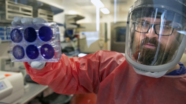 कोरोना का टीका तैयार है- इजरायली मीडिया कोरोना का टीका तैयार है- इजरायली मीडिया