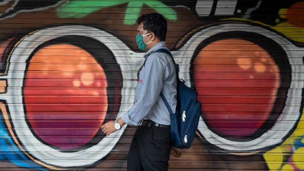 इटली के अस्‍पतालों में भर्ती हैं कई युवा 