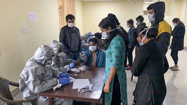 कोरोना वायरस की दहशत, महामारी घोषित