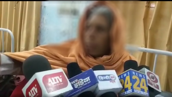 मां—बेटी अस्पताल में भर्ती मां—बेटी अस्पताल में भर्ती