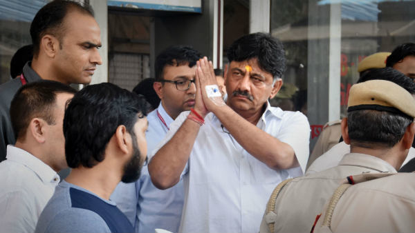 करीब साढ़े सात सौ करोड़ की अचल संपत्ति