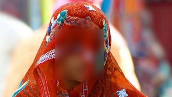 पति से संबंध बनाने के लिए धमकाया