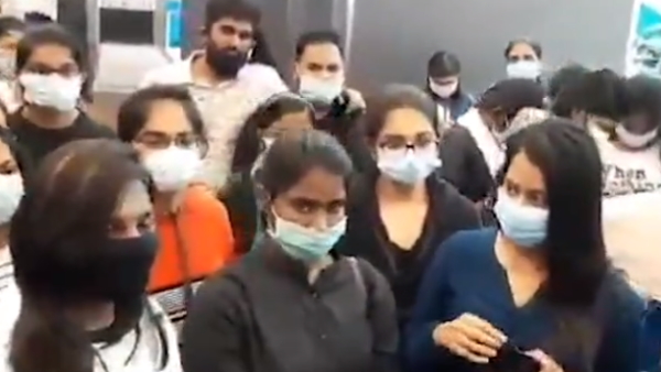 100 से ज्यादा छात्र एयरपोर्ट पर फंसे