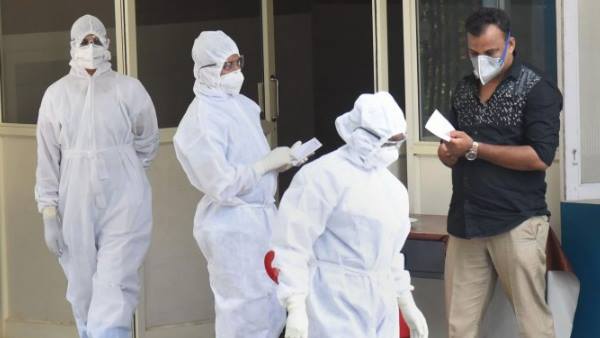 माता पिता को भी आइसोलेट किया गया माता पिता को भी आइसोलेट किया गया