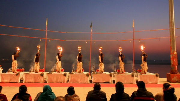 गंगा आरती दशाश्वमेध घाट की भी पहचान है गंगा आरती दशाश्वमेध घाट की भी पहचान है