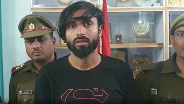 कमरे में मां की लाश देखकर सन्न रह गया बेटा