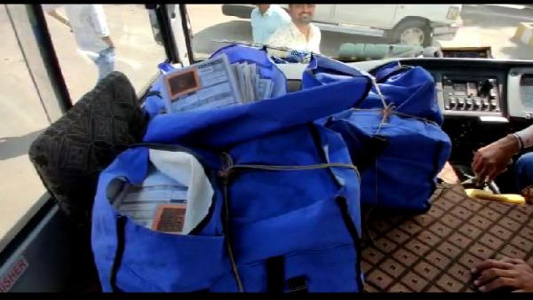 thousands answer sheets of class 10-12 found on the streets at gujarat