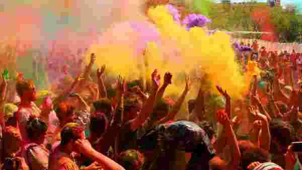 holi