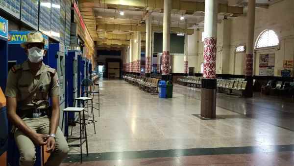 novel coronavirus-stamped to stay in home quarantine in Mumbai, youth caught at Secunderabad station