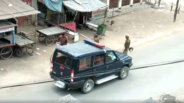 साइकिल सवार युवक को लाठी से पीटा