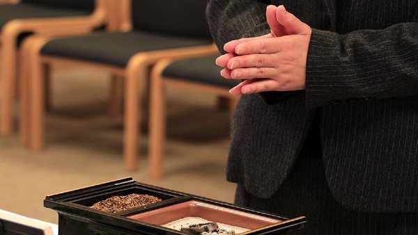 जापान में 100, भारत में 85 और चीन में 46 फीसदी होते हैं दाह संस्कार