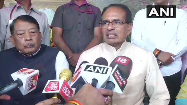 सुप्रीम कोर्ट ने कमलनाथ सरकार को भेजा नोटिस 