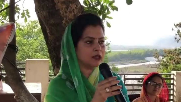 कश्मीर के युवराज विक्रमादित्य सिंह से हुई है चित्रांगदा की शादी कश्मीर के युवराज विक्रमादित्य सिंह से हुई है चित्रांगदा की शादी