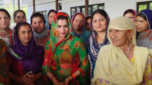 दिल्ली में रहती हैं चित्रांगदा दिल्ली में रहती हैं चित्रांगदा